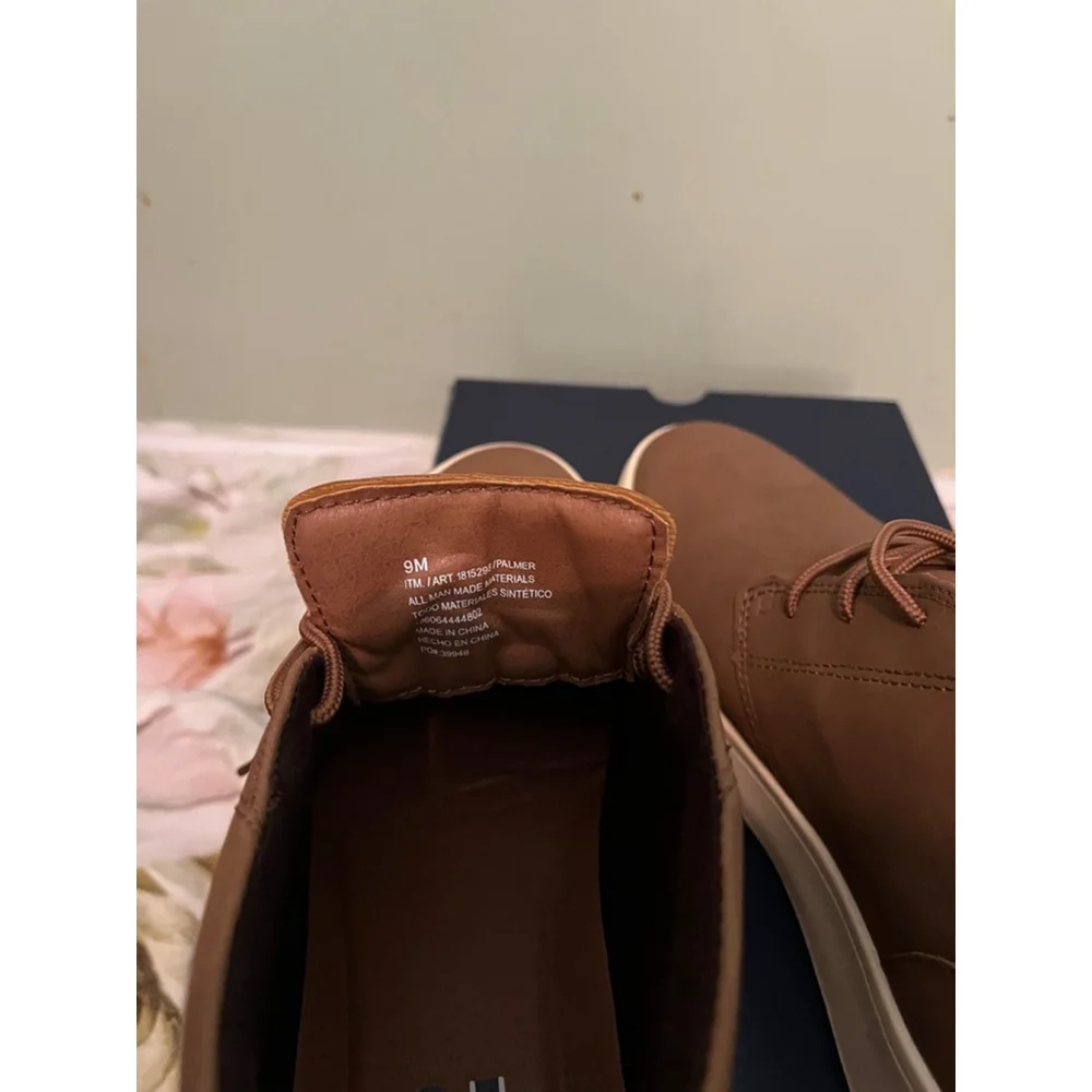 NIB IZOD Men's Palmer Brown Chukka Boots With Memory Foam Size 9M-New